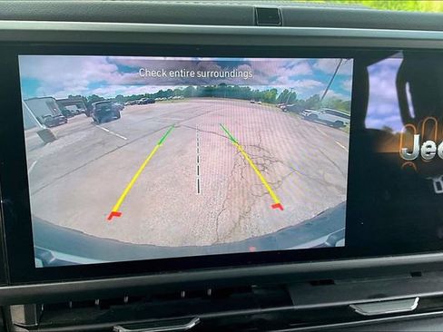 Used 2025 Jeep Wrangler Unlimited Rubicon AWD/4WD image 14