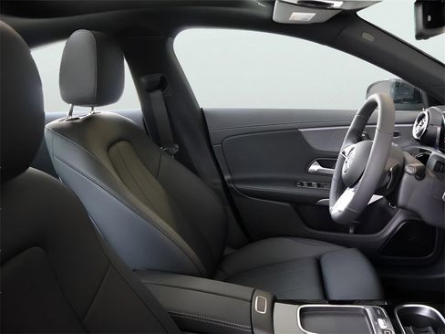 New 2025 Mercedes-Benz CLA 250 4MATIC image 15