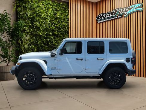 Used 2024 Jeep Wrangler Unlimited Sahara AWD/4WD image 4