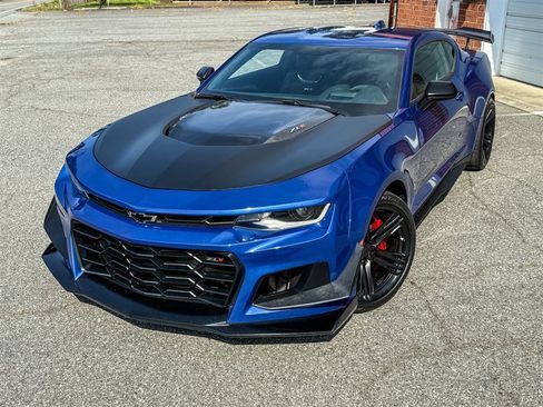 Used 2022 Chevrolet Camaro ZL1 RWD image 6