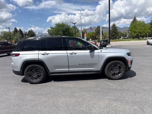 Used 2024 Jeep Grand Cherokee Trailhawk AWD/4WD image 4