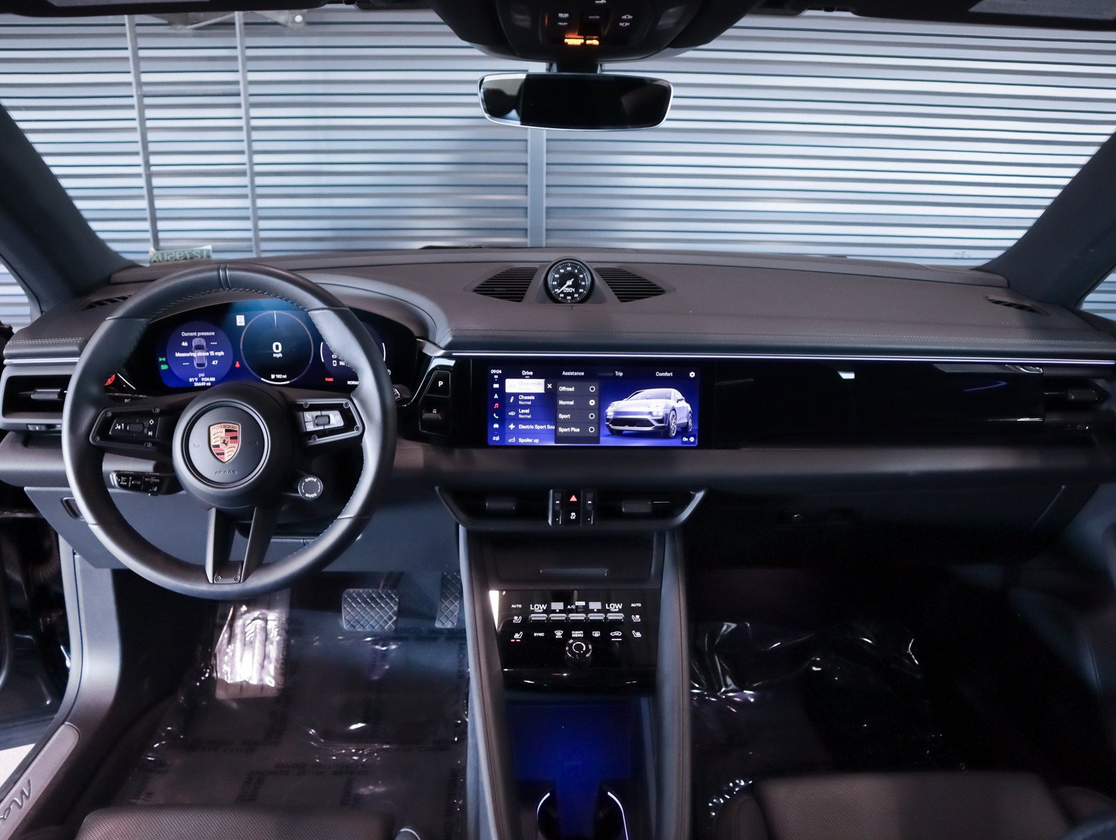Certified 2024 Porsche Macan 4 Electric AWD/4WD image 12