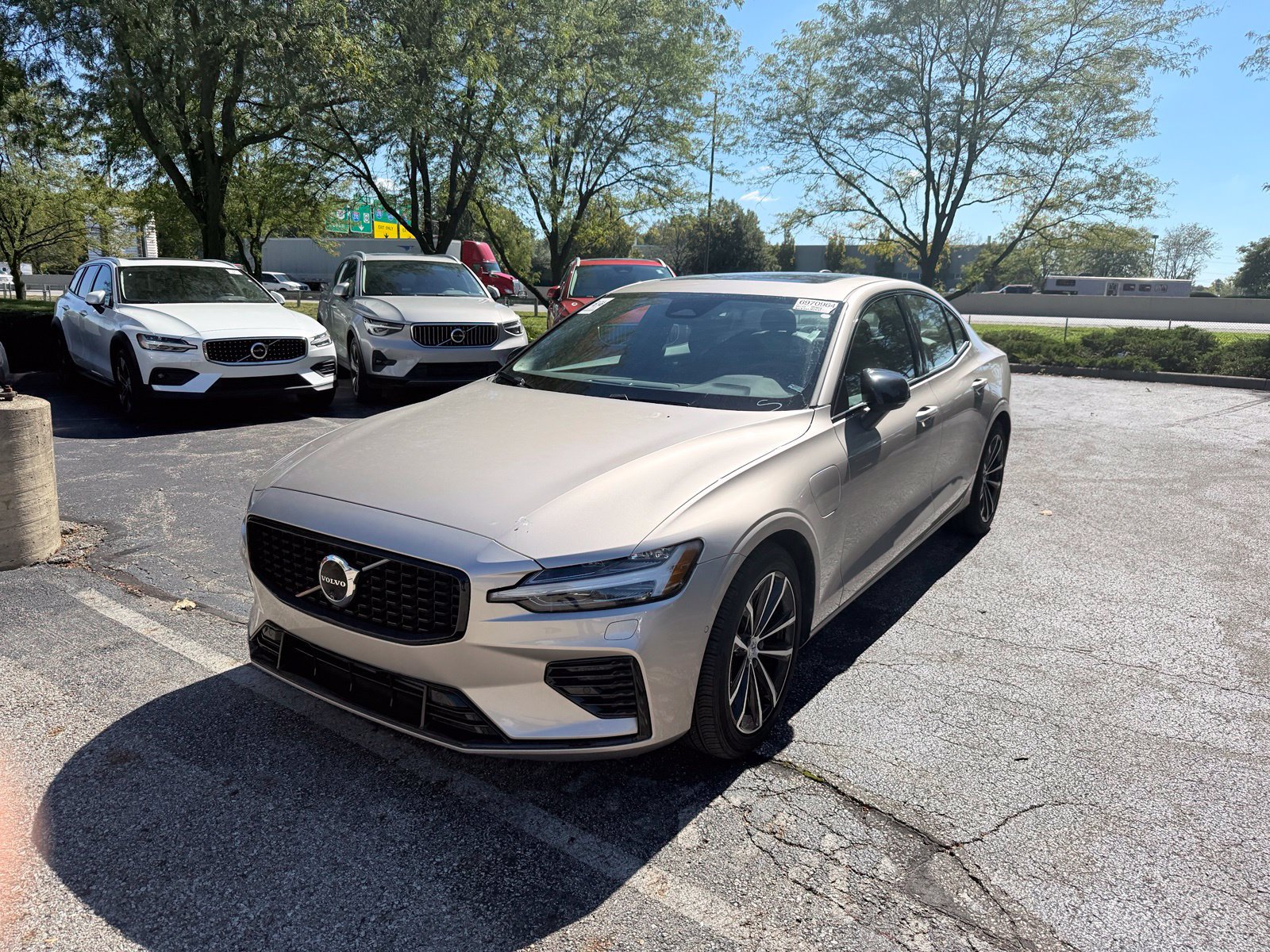 Used 2025 Volvo S60 T8 Plus AWD/4WD image 2
