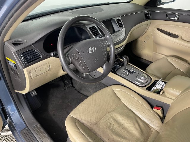 Used 2009 Hyundai Genesis 3.8 w/ Technology Pkg 4 RWD image 3