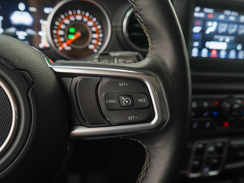 Used 2018 Jeep Wrangler Unlimited Sahara AWD/4WD image 24