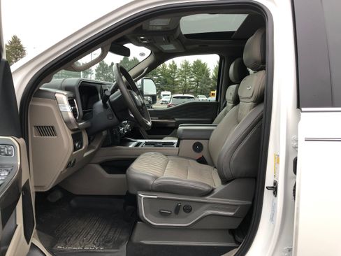 Used 2025 Ford F250 Platinum w/ Platinum Plus Package image 21