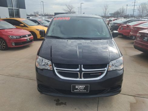 Used 2016 Dodge Grand Caravan SE w/ Quick Order Package 29E SE image 3