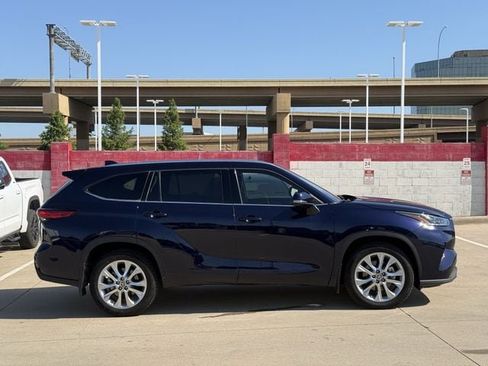 Used 2021 Toyota Highlander Limited AWD/4WD image 3