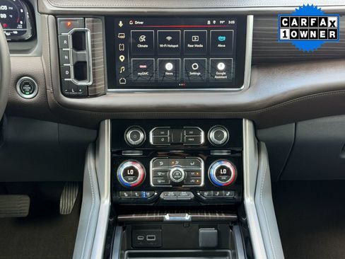 Used 2024 GMC Yukon Denali AWD/4WD image 18