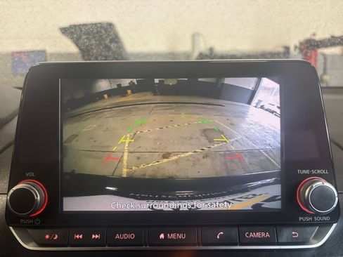 Used 2025 Nissan Altima 2.5 SV FWD image 21
