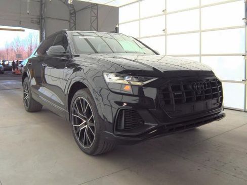 Used 2021 Audi Q8 Premium Plus w/ Premium Plus Package image 2