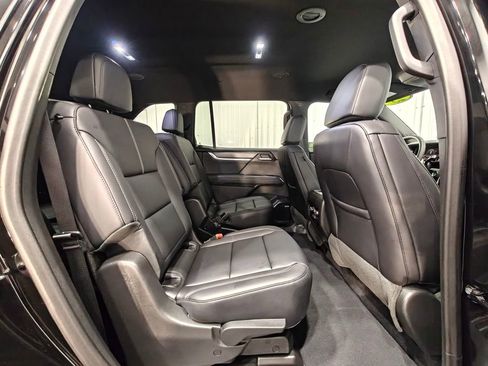 Used 2025 GMC Acadia Elevation w/ Elevation Premium Package FWD image 23