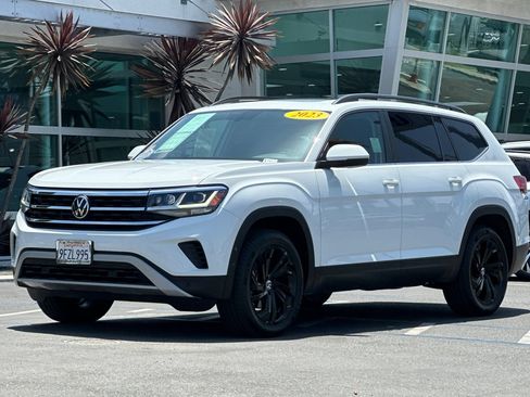 Used 2023 Volkswagen Atlas SE w/ Panoramic Sunroof Package FWD image 8