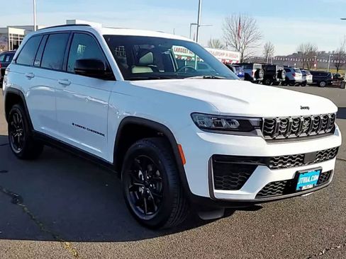 New 2026 Jeep Grand Cherokee Altitude image 2