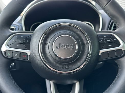 Used 2021 Jeep Compass Latitude image 23