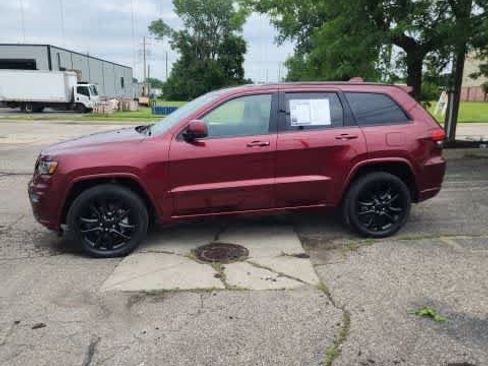 Used 2022 Jeep Grand Cherokee Laredo X AWD/4WD image 24