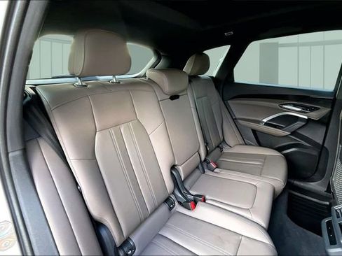 Used 2025 Audi Q5 Premium w/ Convenience Package image 25