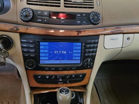 Used 2008 Mercedes-Benz E 350 4MATIC Sedan image 15
