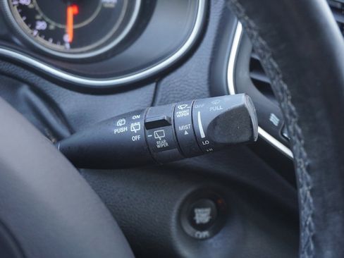 Used 2019 Jeep Cherokee Latitude Plus w/ Comfort/Convenience Group image 18