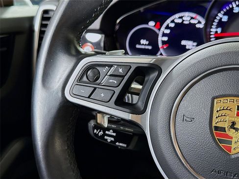 Used 2022 Porsche Cayenne Coupe w/ Premium Package image 23
