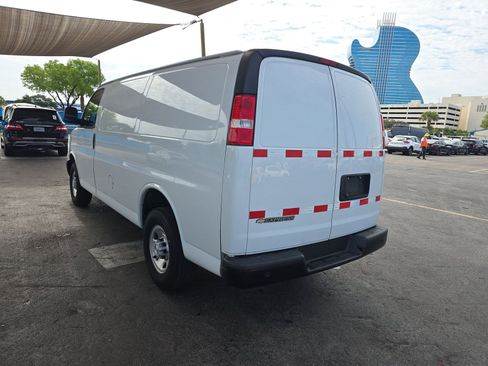 Used 2021 Chevrolet Express 2500 RWD image 8