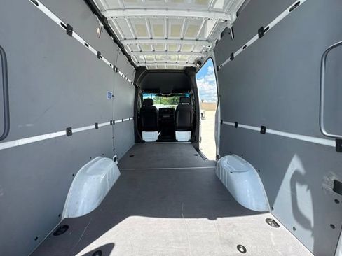 Used 2025 Mercedes-Benz Sprinter 2500 image 12