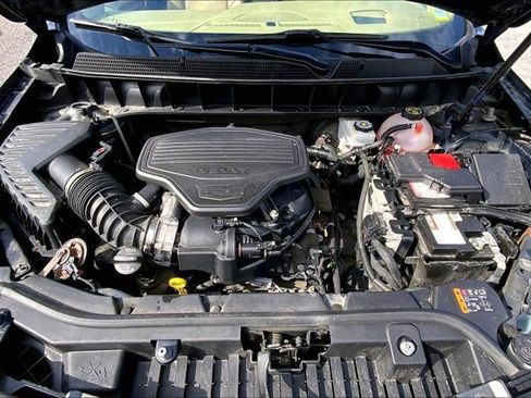 Used 2017 Cadillac XT5 Platinum w/ Driver Assist Package image 9