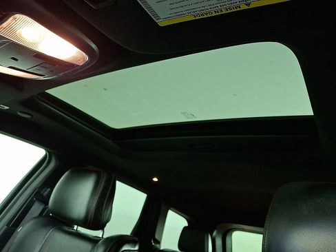 Used 2018 Jeep Grand Cherokee Trailhawk AWD/4WD image 16