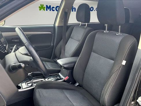 Used 2017 Mitsubishi Outlander SE image 18