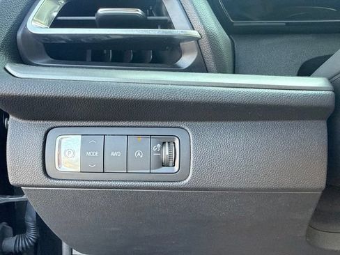 Used 2025 Chevrolet Traverse LT AWD/4WD image 20