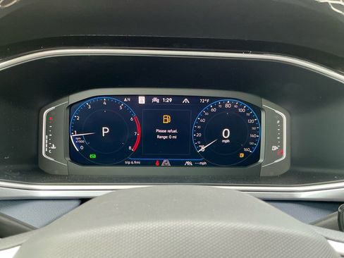 New 2025 Volkswagen Taos SEL image 18