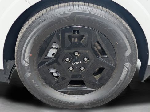 New 2026 Kia Carnival LX image 13