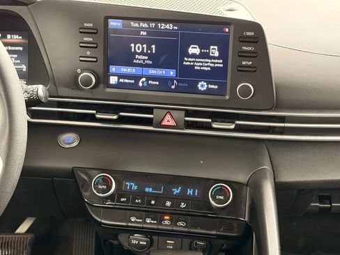 Used 2022 Hyundai Elantra SEL image 27