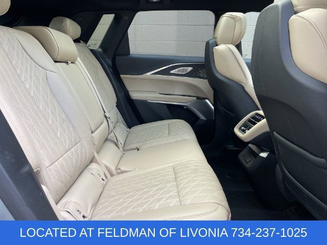 Used 2024 Cadillac Lyriq Luxury w/ Nappa Leather Package AWD/4WD image 27