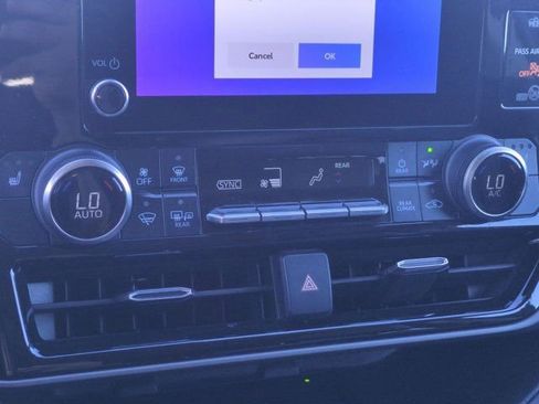 Used 2023 Toyota Highlander XLE image 26