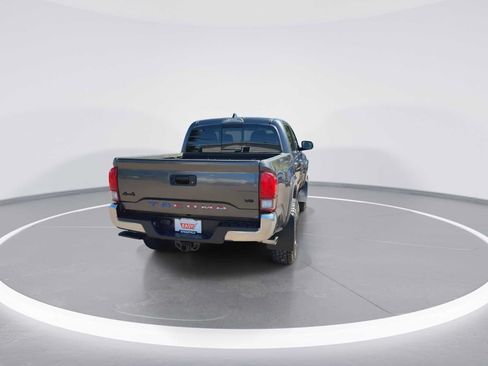 Used 2021 Toyota Tacoma SR5 AWD/4WD image 7