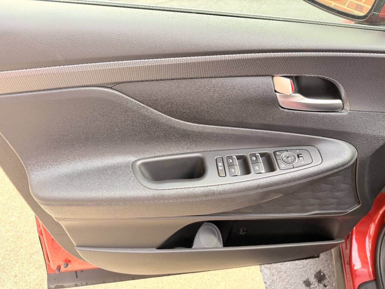 Used 2019 Hyundai Santa Fe SEL FWD image 11