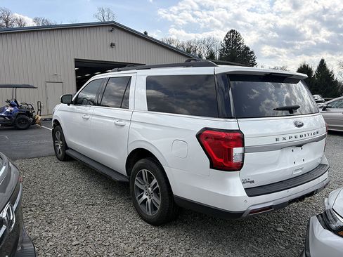 Used 2024 Ford Expedition Max XLT image 3