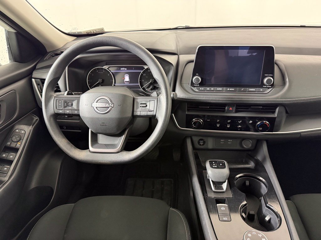 Used 2025 Nissan Rogue S AWD/4WD image 2