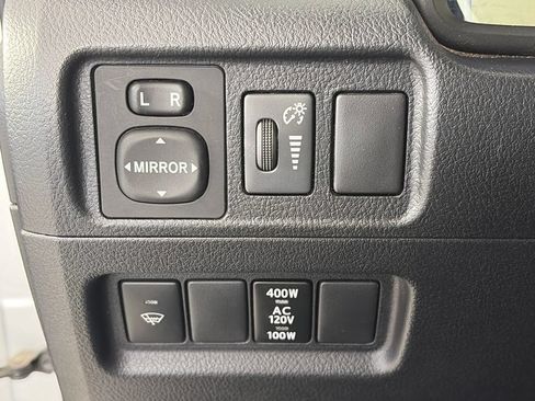 Used 2015 Toyota 4Runner SR5 AWD/4WD image 23