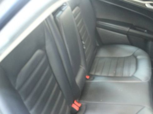 Used 2018 Ford Fusion SE w/ Fusion SE Technology Package FWD image 9