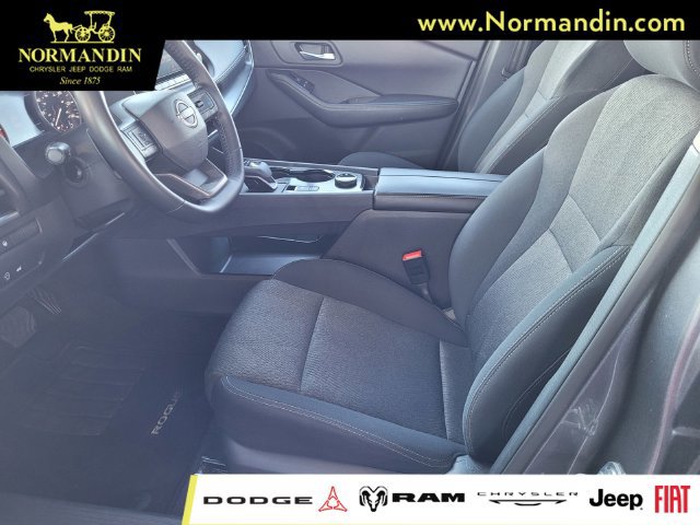 Used 2025 Nissan Rogue SV AWD/4WD image 16