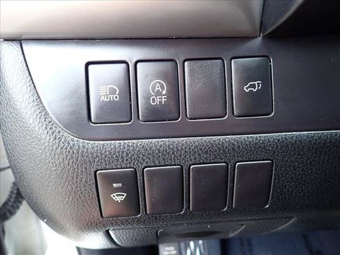 Used 2017 Toyota Highlander XLE AWD/4WD image 18