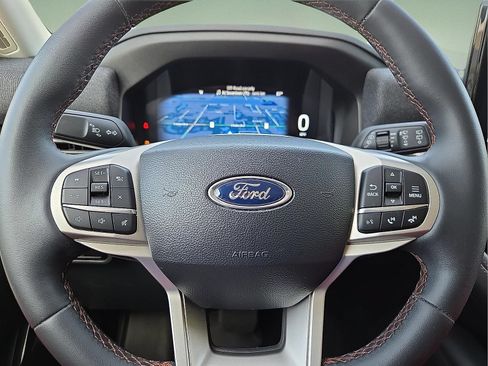 Used 2025 Ford Explorer Active AWD/4WD image 24