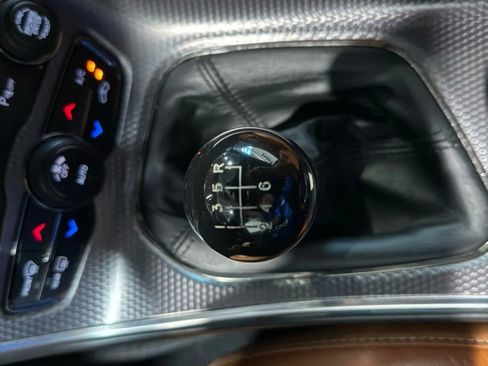 Used 2015 Dodge Challenger SRT Hellcat image 21