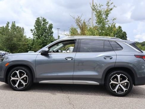Certified 2025 Volkswagen Tiguan SE FWD image 5