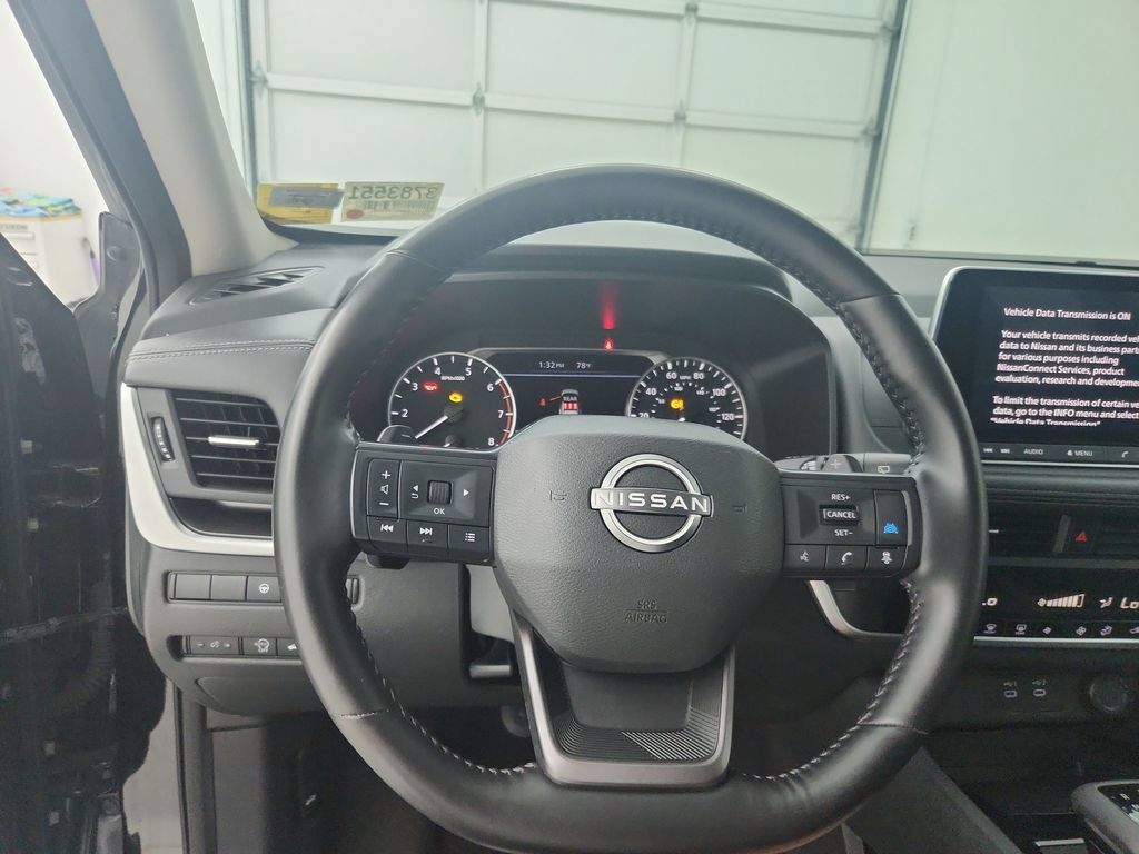 Used 2025 Nissan Rogue SV FWD image 24
