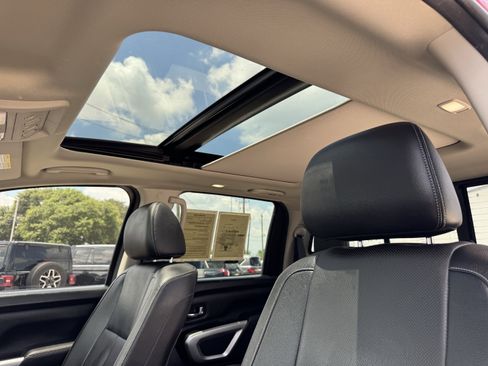 Used 2020 Nissan Titan SL w/ Moonroof Package AWD/4WD image 27