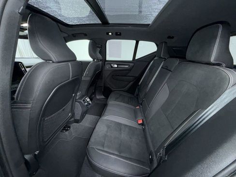 Used 2024 Volvo XC40 B5 Plus w/ Climate Package image 12