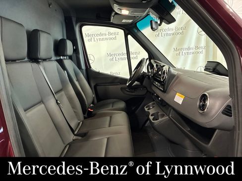 Used 2025 Mercedes-Benz Sprinter 2500 image 19